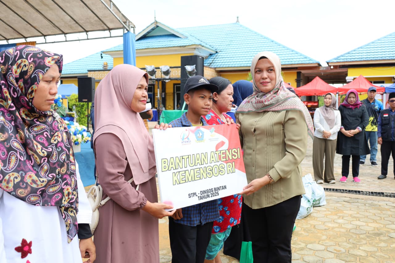 Buka Gebyar SKL 2025, Wabup Deby Maryanti Borong Bantuan untuk Warga Sri Kuala Lobam