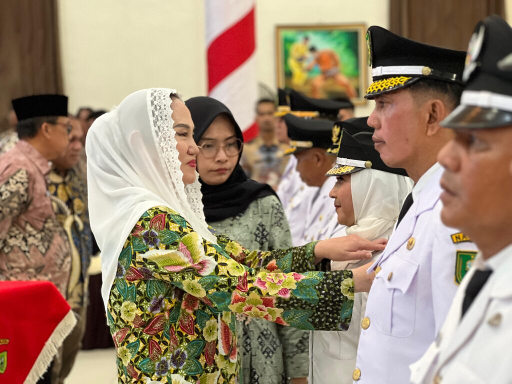 Bupati Natuna saat melantik pejabat Administrator, Pengawas, dan Fungsional di lingkungan Pemerintah Kabupaten Natuna, pagi tadi. (ft rusdiandika)
