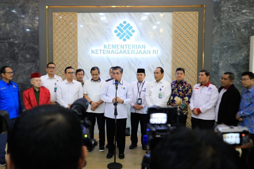 Kemnaker saat meluncurkan kanal Lapor Menaker, sebuah platform pengaduan masyarakat yang dirancang untuk memperkuat pelayanan publik di bidang ketenagakerjaan. pagi tadi. (ft kemenaker)