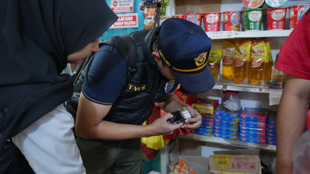 Sepuluh Bulan Beraksi, Bea Cukai Karimun Sita Rokok dan Miras Ilegal Senilai Rp2,6 Miliar  