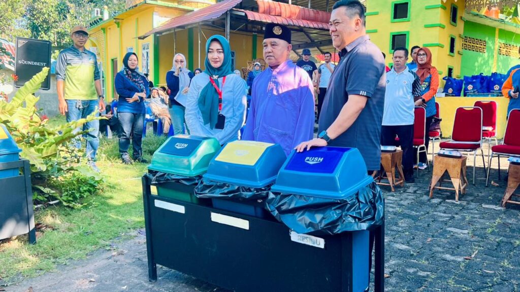 Sekdakab Rony saat melaunching #BintanSustainableLiving. (ft mcbintan)