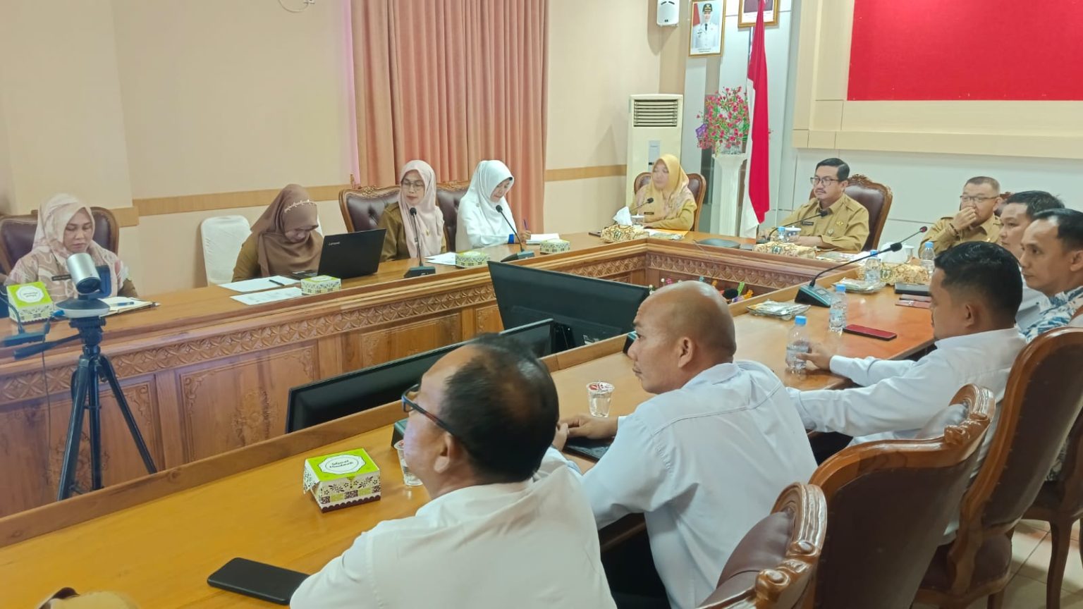 Suasana Rakor Kerjasama Lintas Sektor dalam rangka pemantauan dan evaluasi pelaksanaan rencana aksi pencegahan kekerasan terhadap anak di Kantor Bupati Natuna, kemarin. (ft kominfonatuna)