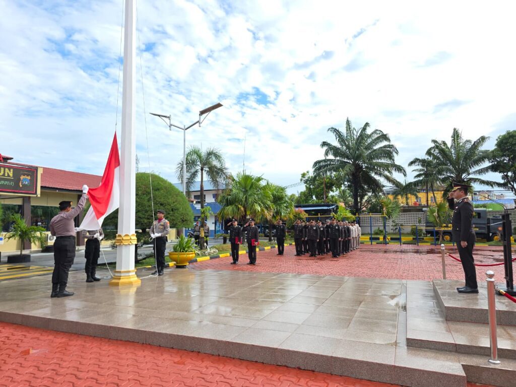 Suasana upacara Hari Pahlawan di Maporles Karimun, pagi tadi. (ft msaimi)