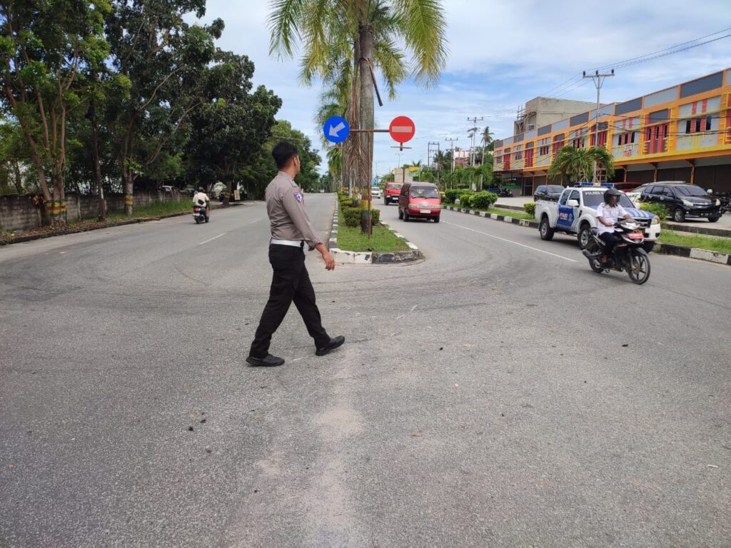 TKP motor pengendara saat menabrak truk, siang tadi. (ft ricky)