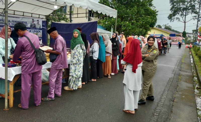 Antusiasme Tinggi! Bazar Sembako Murah di Hari Jadi Lingga ke-22 Diserbu Warga