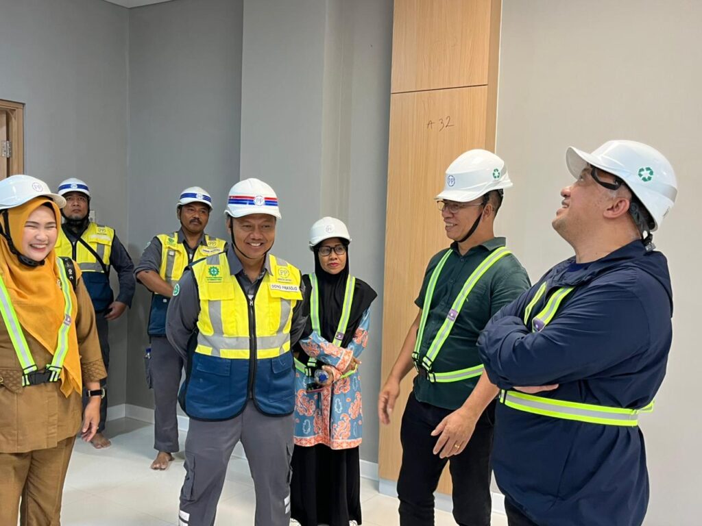 Dirjen KemenkesRI , Dr Sunarto, M.Kes, saat melakukan tinjauan ke RSUD Tarempa Kabupaten Kepulauan Anambas yang sedang ditingkatkan menjadi tipe C,, pagi tadi, (ft amboakok)