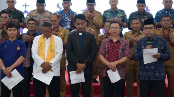 Lintas Agama di Natuna saat menggelar doa bersama, pagi tadi. (ft kominfonatuna)