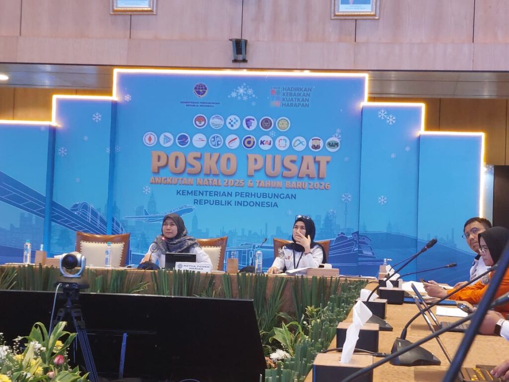epala Biro Komunikasi dan Informasi Publik Kemenhub, Ernita Titis Dewi, saat memimpin apel kesiapan petugas di Posko Nasional Angkutan Natal dan Tahun Baru (Nataru) di SIP 1, Kemenhub., Rabu (24/12/2025) (ft igid)