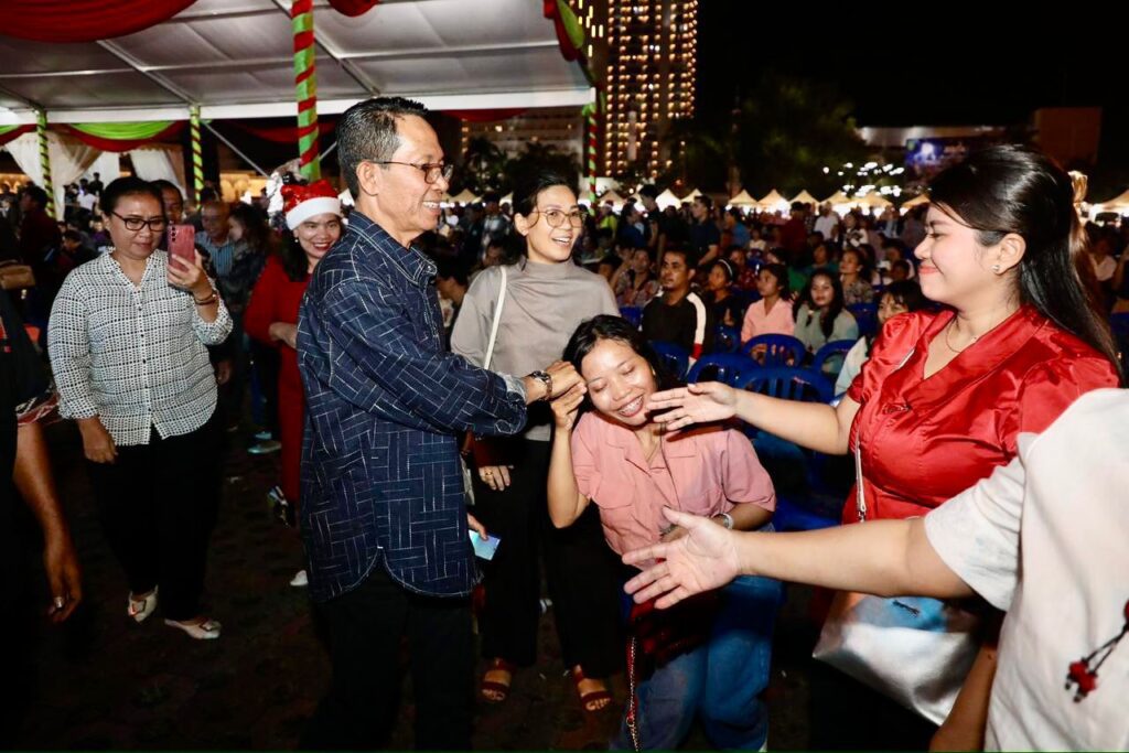 Wako Batam Amsakar saat menghadiri perayaan Natal Oikumene, tadi malam.