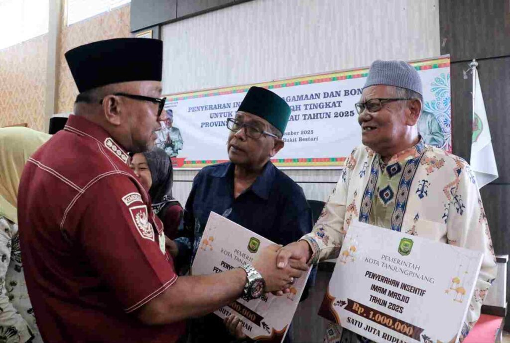 Wako Lis Darmansyah saat menyampaikan intensif kepada Imam Masjid, siang tadi. (ft kominfotpi)