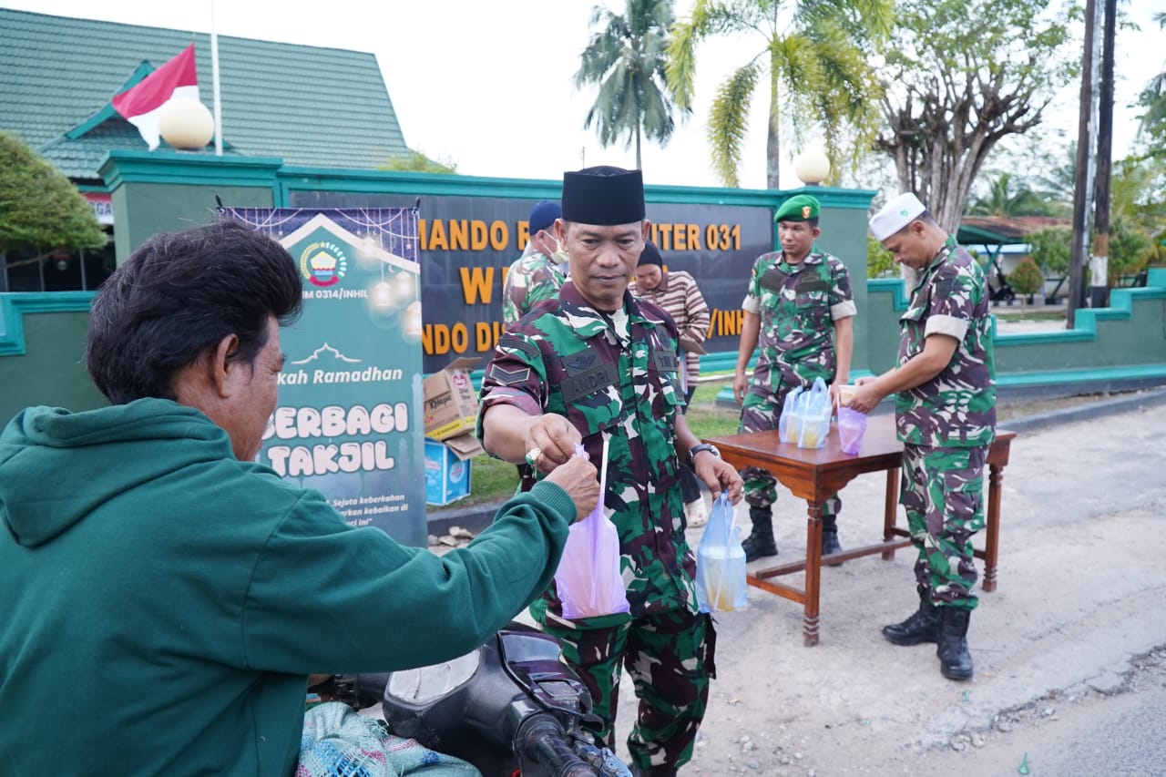 Ramadan Penuh Berkah, Kodim 0314/Inhil Kembali Berbagi Takjil