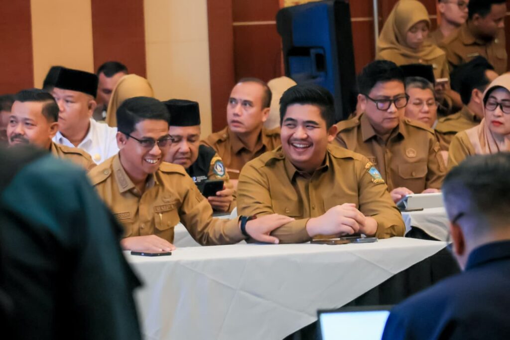 Bupati Roby (kedua dari kanan) saat Rakor Inflasi dengan Kemendagr, kemarin. (ft mcbintan)