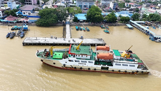 KM Perintis Sabuk Nusantara dari ketinggian di Tembilahan, kemarin. (ft muhamad)