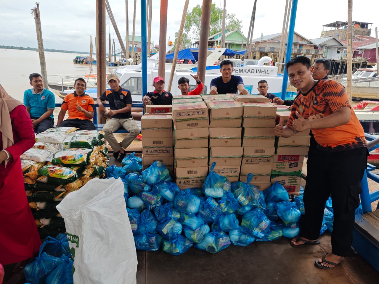 BPBD Inhil saat akan menyampaikan bantuan kepada korban kebakaran, pagi tadi. (ft muhamad)