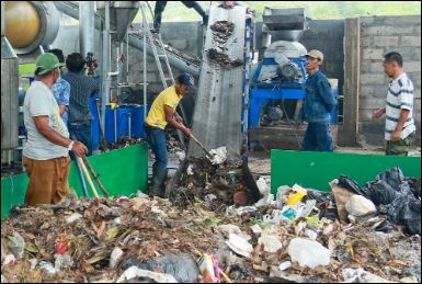 Pabrik pengelolaan sampah plastik di Tanjungpinang. (ft rumahmesin)