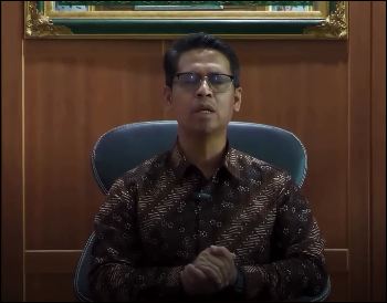 Bupati Karimun Inskandarsyah saat memberikan pernyataan dukungan Sensus BPS, kemarin. (ft kominfokarimun)