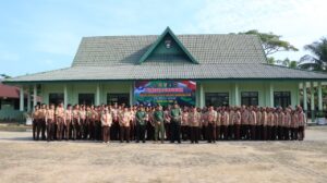 Pramuka Kwarcab 04.02 Inhil berfoto bersama sebelum bergabung dengan dalam kegiatan KKRI 2026, pagi tadi. (ft muhamad)