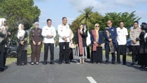Wabup Lingga saat meninjau Puskesmas Dabo dalam rangka peningkatkan pelayanan kesehatan masyarakat. (ft wandi)