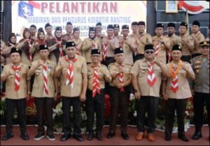 Wabup Rovky berfoto bersama usai me;lantik Pengurus Kwaran Karimun, pagi tadi. (ft msaimi)
