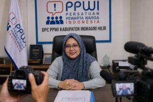 ‎Ketua DPC PPWI Kabupaten Indragiri Hilir, Rosmely. (ft muhamad)
