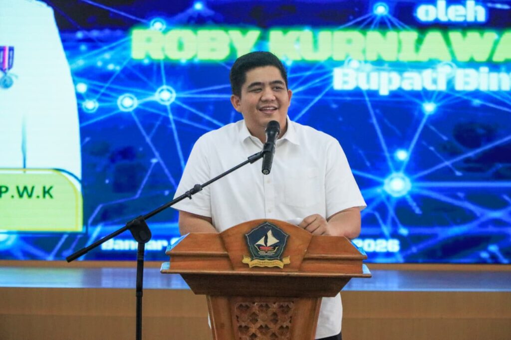 Bupati Bintan Roby Kurniawan saat meluncurkan B-SMART, Kamsi lalu. (ft mcbintan)