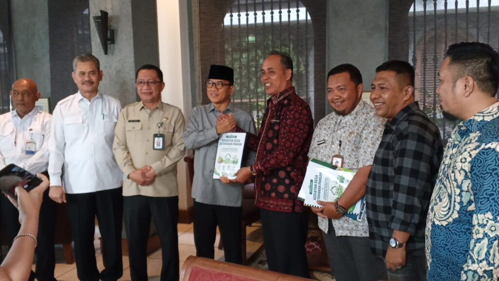 Pj Bupati Inhil saat bertemua Kemendes, pagi tadi. (ft kominfoinhil)