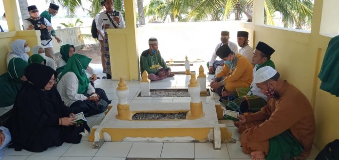 Kecamatan Buru merupakan salah satu kecamatan di Kabupaten Karimun dengan pusat pemerintahannya terletak di Kelurahan Buru yang merupakan salah satu kecamatan di Kabupaten Karimun Kepri, Indonesia. Kecamatanini merupakan hasil pemekaran dari Kecamatan Kundur Utara pada 11 Juni 2012. Kecamatan Buru terdiri atas dua kelurahan dan dua desa, di antaranya; Kelurahan Buru, Kelurahan Lubuk Puding, Desa Tanjungbatu Kecil dan Desa Tanjung Hutan. Dikutip dari Badan Pusat Statistik (BPS) Kabupaten Karimun pada 2019, luas wilayah kecamatan ini mencapai 73,40 Kilometer persegi, dengan jumlah penduduknya mencapai 10.116 jiwa.