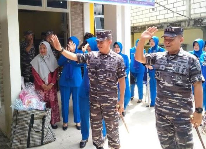 Komandan Lantamal IV Kunjungi Kampung Bahari Nusantara Binaan Lanal Tarempa