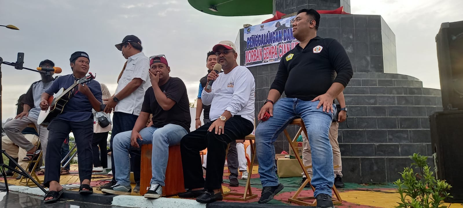 Ngamen di Coastal Area, Bupati Rafiq Galang Dana untuk Korban Gempa Cianjur