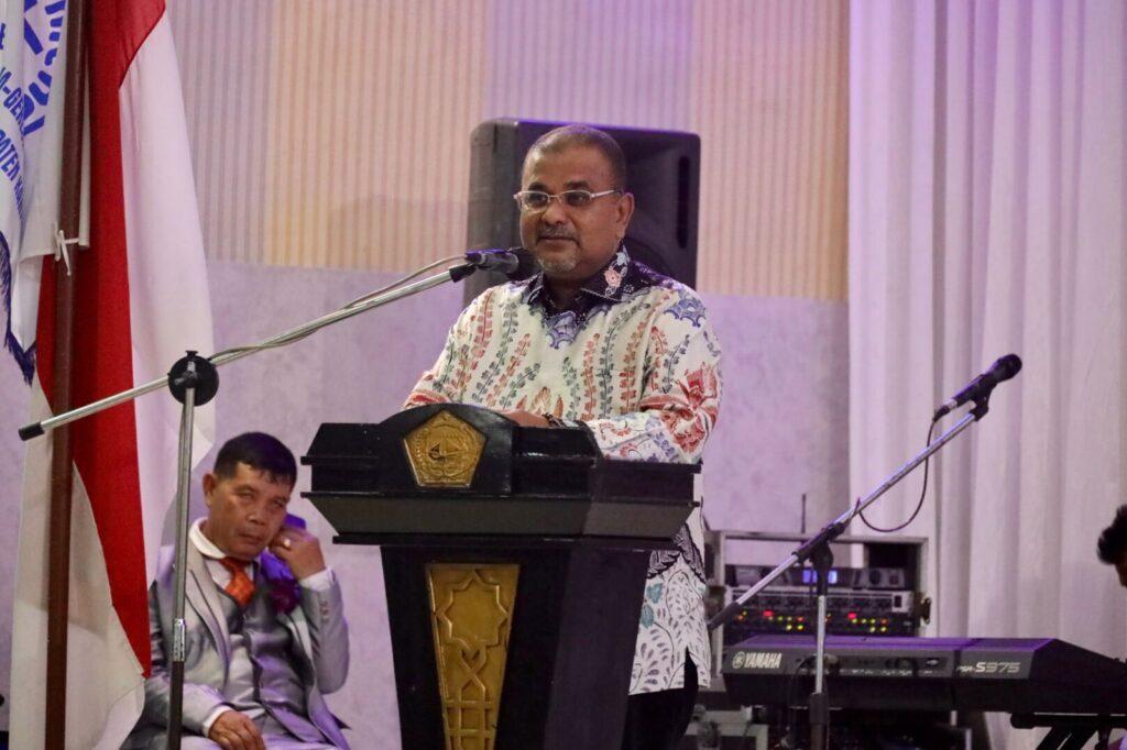 Bupati Karimun Aunur Rafiq mengajak kalangan gereja yang tergabung dalam PGI-D Kabupaten Karimun agar selalu bergandengan tangan dengan pemerintah daerah untuk membangun daerah ini. “Saya mengajak para pengurus untuk bergandengan tangan dengan pemerintah daerah dalam pembangunan, dengan terus menjaga moderasi dan toleransi beragama di Kabupaten Karimun yang selama ini berjalan baik dan harmonis,” ujarnya.