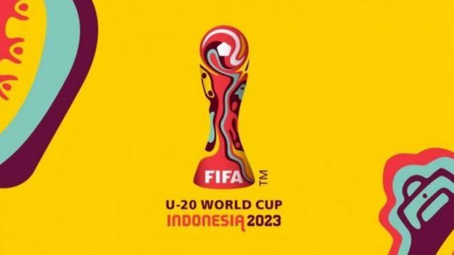 FIFA tetap komitmen dalam proses transformasi di sepak bola Indonesia menyusul tragedi yang terjadi di Oktober 2022," lanjut pernyataan FIFA Sepak bola Indonesia memang baru saja diguncang oleh tragedi Kanjuruhan pada 1 Oktober 2022. Tragedi itu menelan 135 korban jiwa. FIFA sebelumnya memang sudah berkomitmen untuk membantu Indonesia untuk atasi itu. "Anggota FIFA akan terus hadir di Indonesia pada beberapa bulan mendatang dan akan memberikan bantuan yang dibutuhkan kepada PSSI di bawah kepemimpinan Presiden Erick Thohir," bunyi pernyataan FIFA.