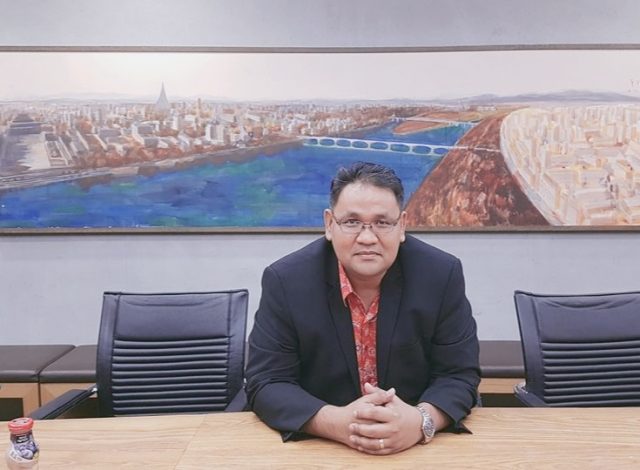 Dia mencontohkan kemampuan Republik Rakyat China beberapa waktu belakangan ini tampil sebagai pihak yang berhasil mengelola berbagai kepentingan yang berkembang di tengah gejolak politik dunia. Misalnya dalam upaya perdamaian Arab Saudi dan Iran belakangan ini. Teguh berharap masyarakat Indonesia memberikan dukungan penuh pada penyelenggaraan Piala Dunia U-20 dan mendorong agar PSSI yang kini dipimpin Erick Thohir bekerja bersungguh-sungguh menjadi penyelenggara yang membanggakan. “Dan juga penting, kita harus mendorong agar timnas Indonesia nanti tampil sebaik mungkin, menjadi kebanggaan kita semua,” pungkas Teguh Santosa