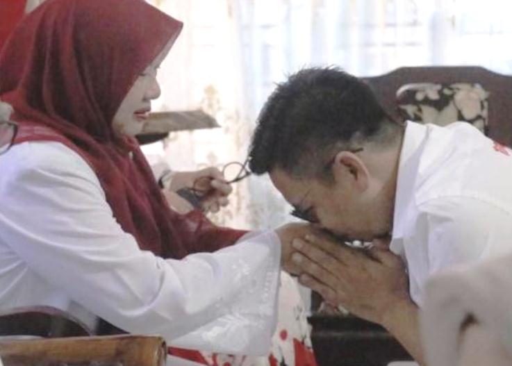 Sungkeman saat Merayakan Lebaran, Apa Hukumnya?