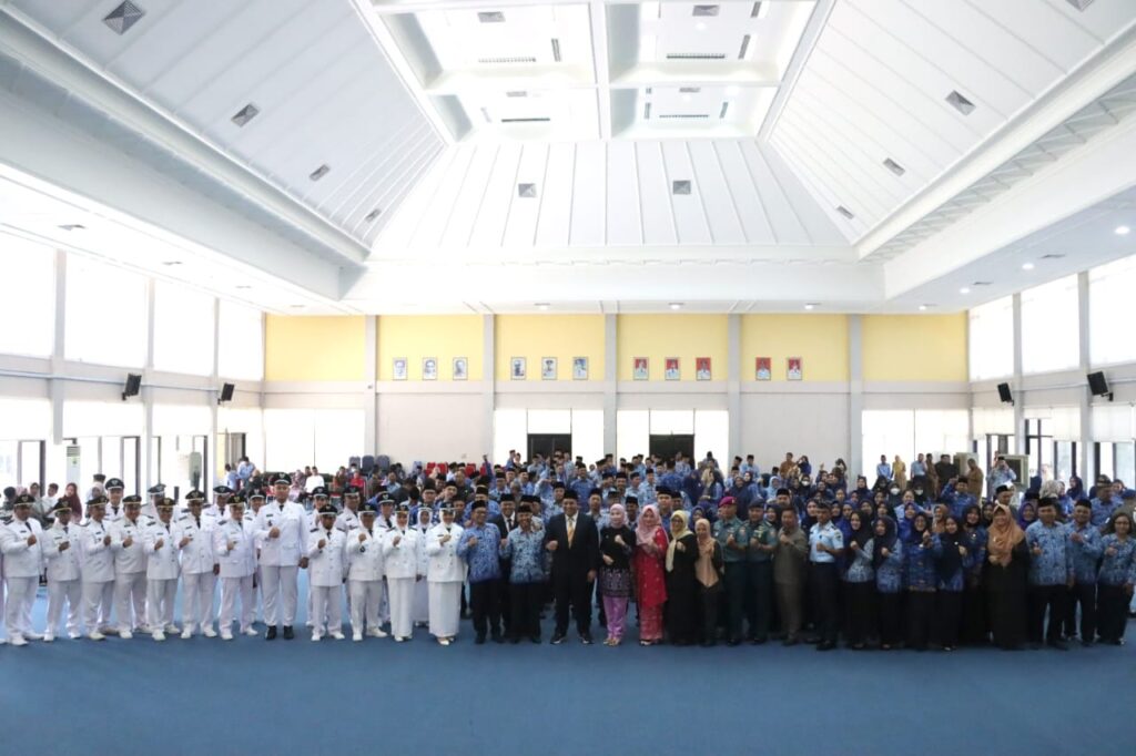 Saat melantik Pejabat Administrator, Pengawas, dan Fungsional, Selasa (30/5/2023) di Aula Bandar Seri Bentan, Bupati Roby berpesan kepada yang dilantik bahwa jabatan adalah amanah yang tidak dapat main-main menjalankannya. "Jabatan itu amanah. Diminta para pejabat yang dilantik untuk segera beradaptasi dalam menjalankan tugas pokok, fungsi, dan target kinerjanya. Saya ingatkan, jangan main-main dengan pelayanan!" tegasnya.