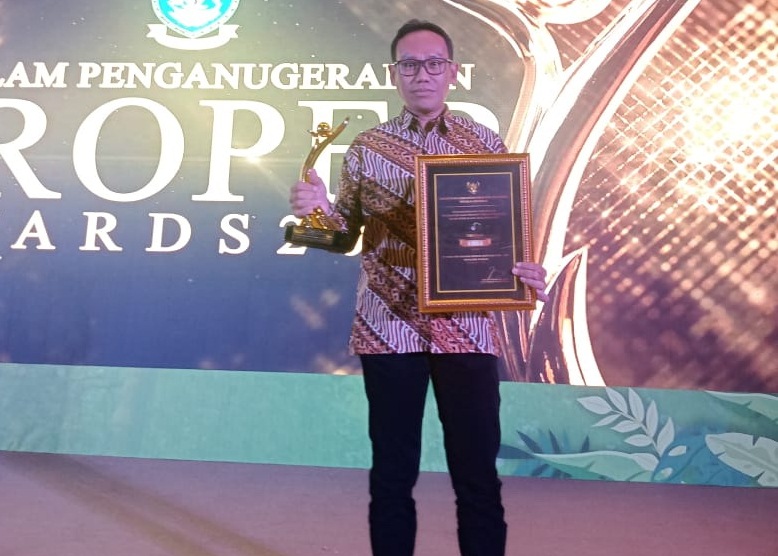 Penghargaan ini merupakan bentuk apresiasi dari Pemrpov Kepri bagi perusahaan yang berkomitmen dalam mengimplementasikan pengelolaan lingkungan berkelanjutan. Penghargaan ini diserahkan Asisten III Provinsi Kepri Andri Rizal dan Kepala Dinas Lingkungan Hidup dan Kehutanan Provinsi Kepri Hendri. Penerimanya, Kepala Unit Produksi Kundur, Ari Wibowo yang dilaksanakan di hotel Best Westrem Premier Panbil Batam, kemarin. Kepala Dinas Lingkungan Hidup dan Kehutanan Provinsi Kepulauan Riau Hendri menyampaikan, dalam Periode tahun 2021-2022 sebanyak 44 perusahaan yang mengikuti PROPER, di antaranya 32 perusahaan memperoleh PROPER BIRU, 3 Perusahaan memperoleh PROPER HIJAU dan 1satu Perusahaan memperoleh Proper EMAS.