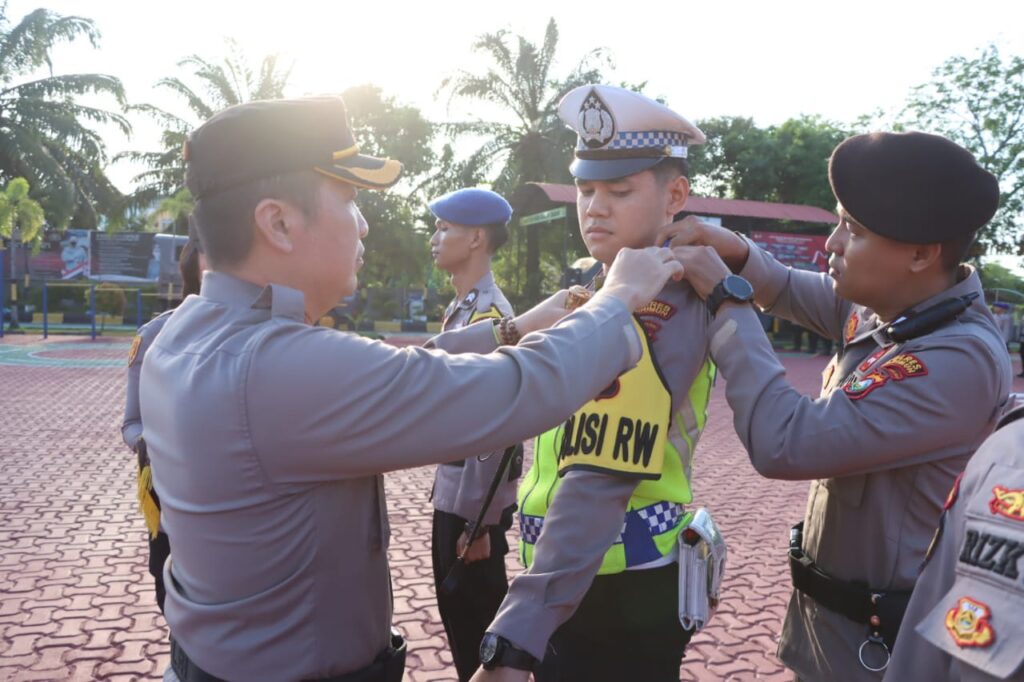 Kapolres Karimun menyampaikan 100 personel Polres Karimun yang dilibatkan dalam Polisi RW ini akan melaksanakan tugas dan tanggung jawab sebagai pembina kamtibmas di tingkat RW. Tugas itu di antaranya; mendengarkan keluhan warga dan pemecahan masalah serta mengedepankan upaya preemtif dan preventif dalam menjaga keamanan, ketertiban dimasyarakat lebih khususnya ditingkat RW.