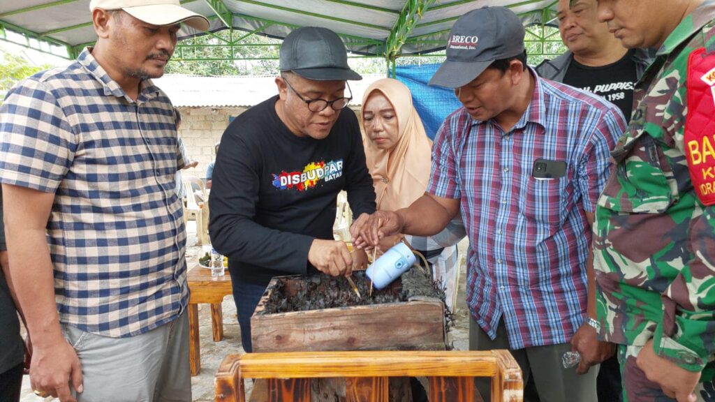destinasi ini dibangun di fasilitas umum RT 04 RW 01 Tembesi Bengkel yang dimanfaatkan para petani lebah madu. Petani madu yang juga Ketua RT 04 Tembesi Bengkel, Salimun mengatakan ternak madu ini bertujuan untuk mengenalkan bahwa di Tembesi Bengkel ini ada kegiatan ternak lebah madu. “kami memberanikan diri berternak Lebah Trigona sebagai destinasi wisata agro,” sebutnya. Atas yang sudah dibangun tersebut, Salimun berharap agar pemerintah dan pihak lainnya dapat memberikan masukan dan bantuan agar ternak lebah madu ini bisa berkembang dan menghasilkan madu yang lebih banyak lagi serta dapat dikenal ke mancanegara.