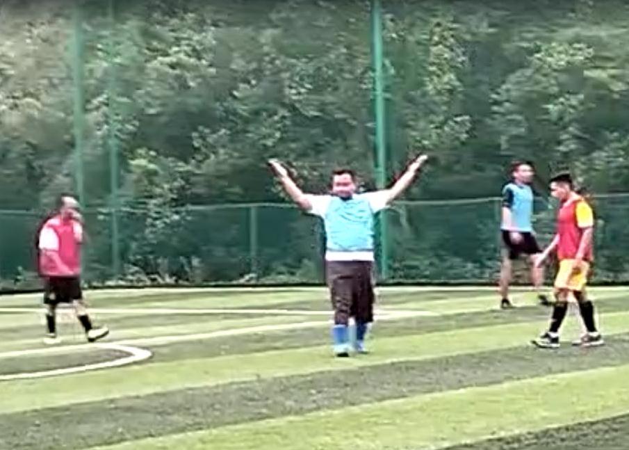 Di babak selanjutnya, tim wartawan yang rata-rata sudah berusia di atas 40 tahunan, tidak kuasa menahan gempuran tim Bandara RHA FC. Tercatat di papan skor menjadi 7-3 di menit ke-50. Sampai babak akhir, skor menjadi 9-7 dengan kemenangan tim Bandara RHA FC. Suasana pertandingan berlangsung seru meski beberapa kali terjadi pelanggaran di antara dua tim tersebut. Hanya saja, pertandingan persahabata tersebut menjadi mencair dengan banyak canda dan gurau antarpemain. Sebelumnya belum banyak saling mengenal, akhirnya mulai akrab. Pertandingan persahabatan ini akan digelar setiap akhir pekannya yang digagas pihak Bandara RHA FC.