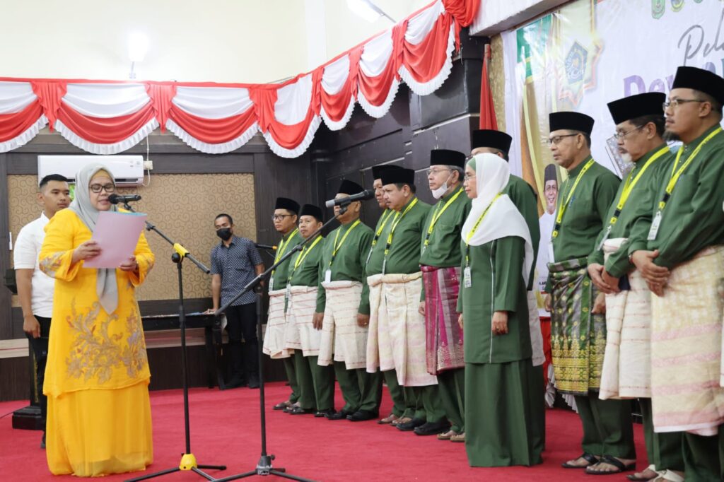 Wagub Marlin melantik sebanyak 101 orang hakim ini dilaksanakan di di Gedung Nasional Karimun, Selasa (9/5/2023) sore kemarin. STQH ini akan digelar dari 9 sampai dengan tanggal 14 Mei 2023 mendatang di Kabupaten Karimun. Pelantikan dewan hakim tersebut didasarkan pada Surat Keputusan Gubernur Kepulauan Riau Nomor 538 Tahun 2023 tentang Dewan Pengawas, Dewan Hakim, dan Panitera Seleksi Tilawatil Qur'an dan Hadits X Provinsi Kepulauan Riau di Kabupaten Karimun Tahun Anggaran 2023.