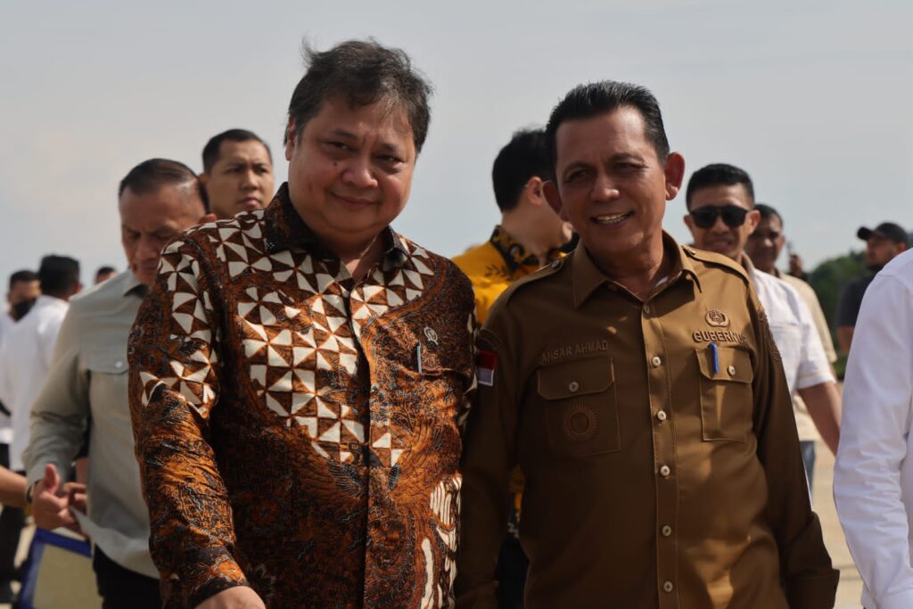 Airlangga Hartarto mengatakan tingginya minat investastor baru ke Kota Batam, Provinsi Kepri menandakan daeah ini masih menjadi daya tarik tersendiri bagi investor. Dari enam investasi baru yang masuk itu nilai investasinya mencapai USD800 juta atau sekitar Rp12 triliun. “Ini bisa menyerap tidak kurang dari 13 ribu tenaga kerja,” ujar Menko Airlangga saat sambutan peresmian tersebut.