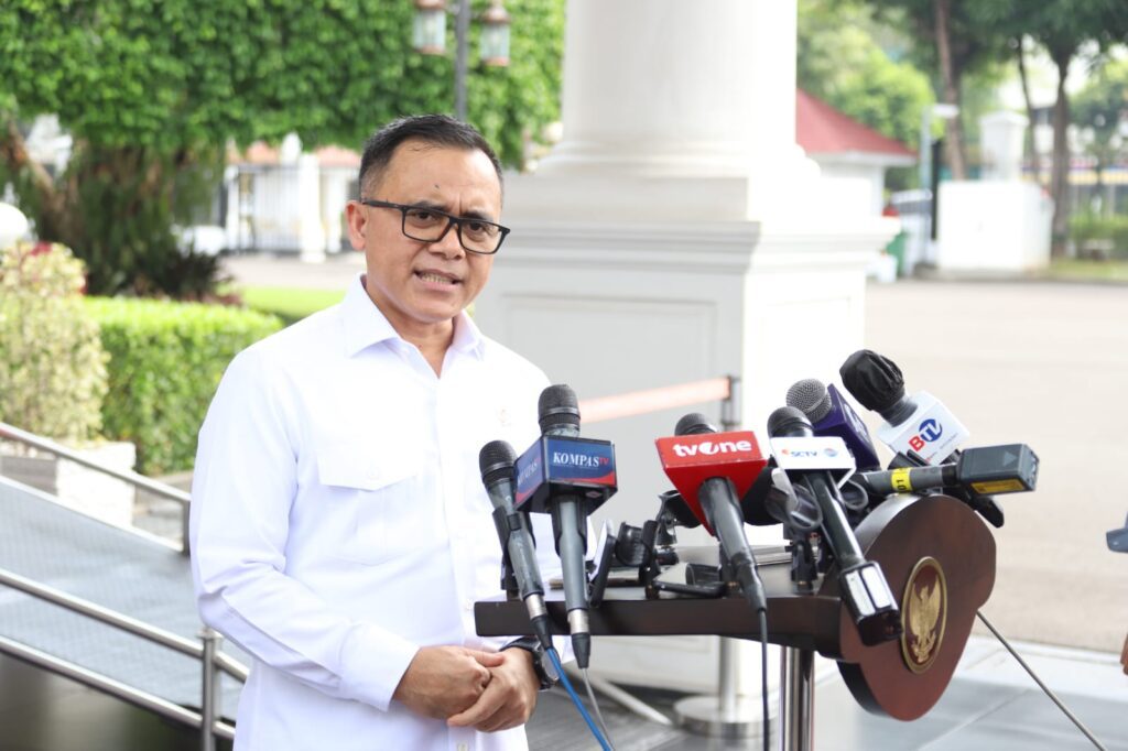 Menteri Pendayagunaan Aparatur Negara dan Reformasi Birokrasi (PANRB) Abdullah Azwar Anas telah menerbitkan surat edaran mengenai disiplin bagi Pegawai Pemerintah dengan Perjanjian Kerja (PPPK). Secara umum karena PPPK adalah bagian dari aparatur sipil negara atau ASN, dasar hukum yang mengatur disiplin pun sama. “Pejabat Pembina Kepegawaian pada setiap instansi pemerintah diharapkan menetapkan ketentuan terkait disiplin PPPK sesuai karakteristik setiap instansi,” ujar Menteri Anas