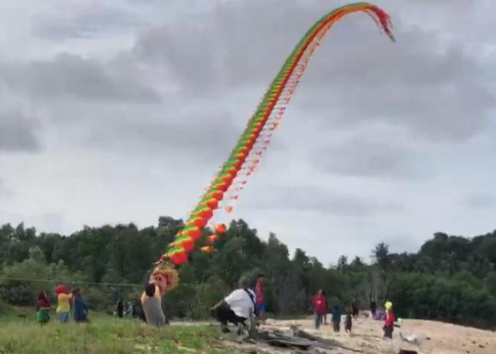 Sore ini, Layang-layang Tiga Dimensi Meriahkan Langit Karimun di Tanjungambat Pangke