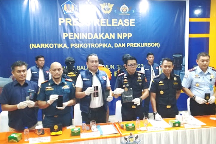 Penyelundup Gagal Masukkan Sabu 22,5 Gram dari Malaysia di Chasing Handphone