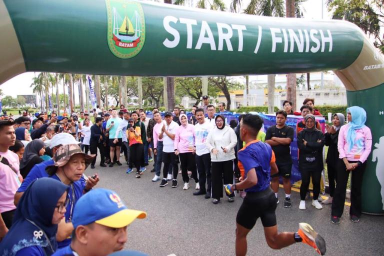 Lomba Lari Sport Tourism Batam 10K Meriah
