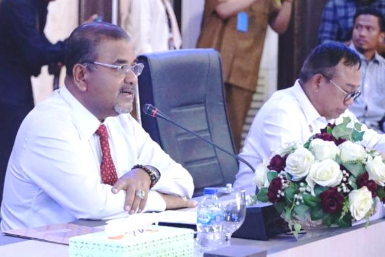 Bupati Karimun Aunur Rafiq saat memimpin rapat persiapan GTRA di Kabupaten Karimun. (ft yudi)