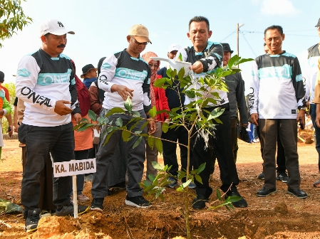 Bulan Bakti Pramuka Tahun 2023 dan Hari Pramuka ke-62, Gubernur Ansar Ikut Tanam Pohon  