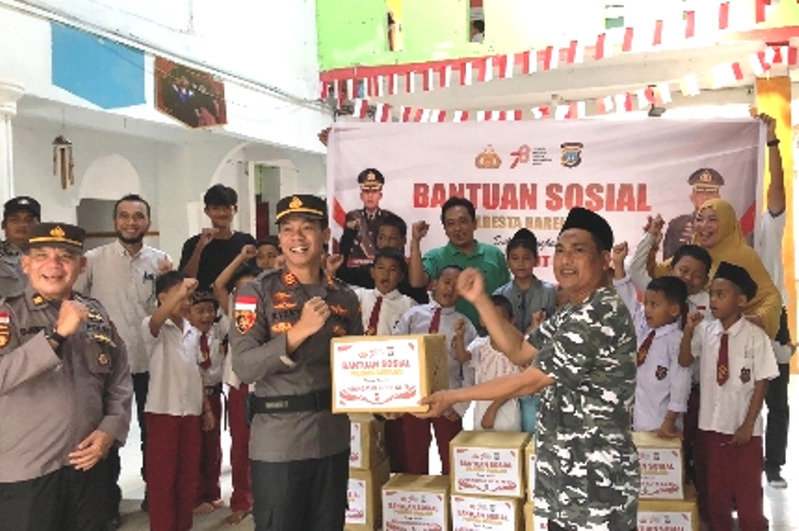 Polsek Bengkong Salurkan Sembako ke Anak Panti Asuhan dan Warga Kurang Mampu saat Sambut HUT ke-78 RI