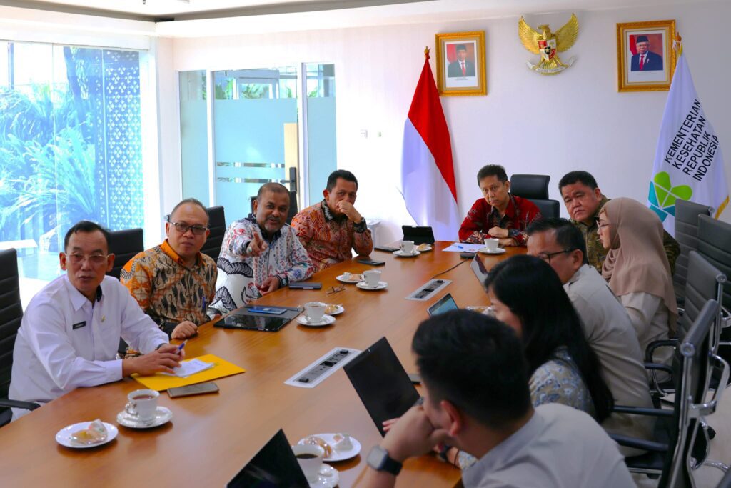 Bupati Aunur Rafiq bersama Gubernur Ansar Ahmad saat bertemu kementerian kesehatan RI, pagi tadi, (ft kominfokarimun)