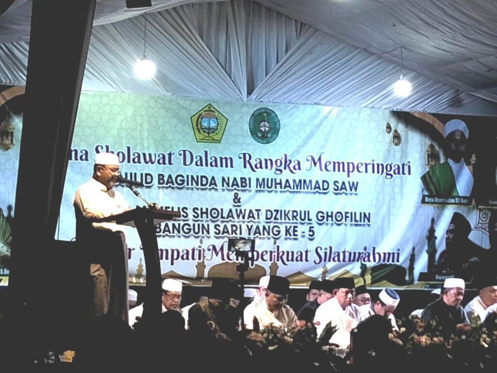 Bupati Aunur Rafiq hadiri Milad Majelis Sholawat Dzikrul Ghofilin, tadi malam. (ft yudi)