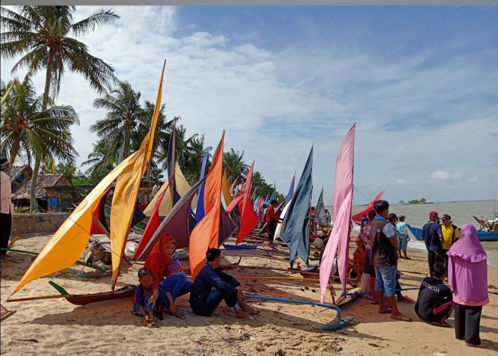 Permainan Tradisional Melayu Kundur, Perlombaan Jong Sampan, beberapa waktu lalu. (Foto: istimewa).
